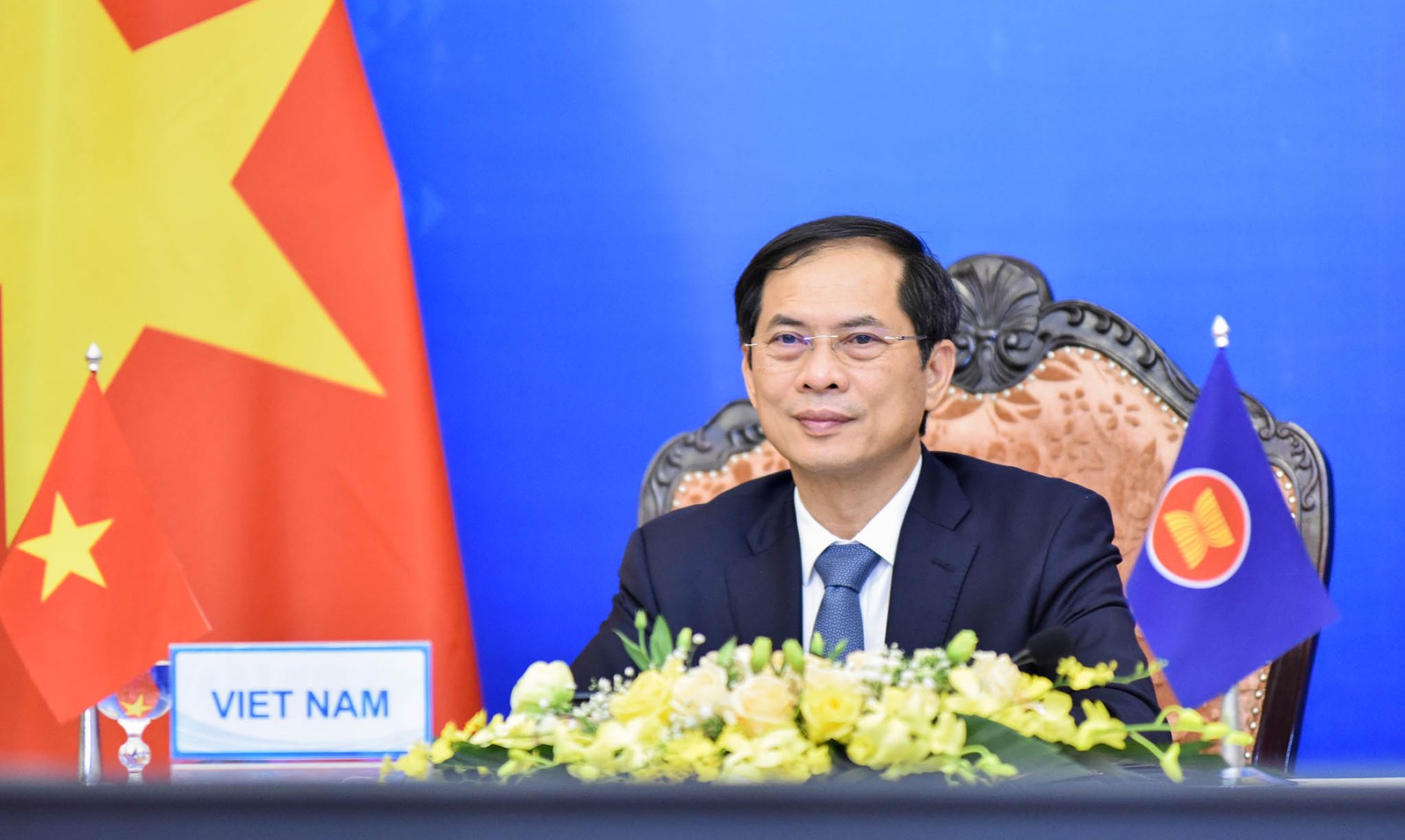 Ủy viên Trung ương Đảng, Bộ trưởng Bộ Ngoại giao Bùi Thanh Sơn